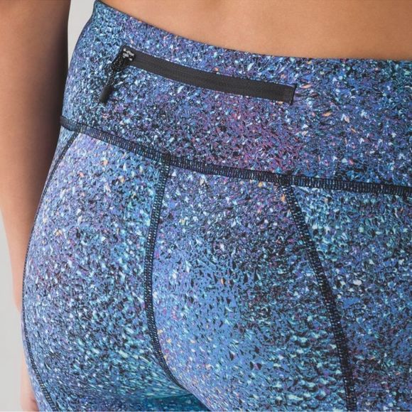 Lululemon Pace Rival Crop 22” Strive Multi Black Blue Mermaid Galaxy Size 4 - Picture 16 of 16